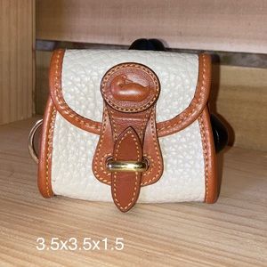 Vintage Dooney Essex coin case